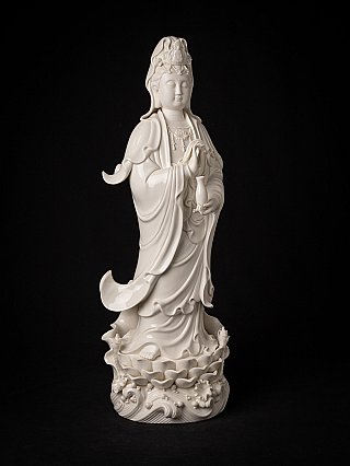 Very beautiful and detailed porcelain Guan Yin statue