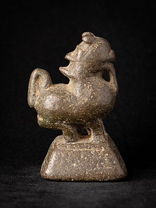 Opiumgewicht aus Bronze aus Myanmar, Seitenansicht mit eingerolltem Schwanz und Patina