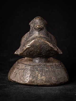 Bronze-Opiumgewicht aus Myanmar, Vorderansicht mit Kopfpartie und breitem Sockel