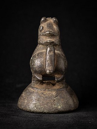 Burmese bronze opium weight G-191, rear view showing tail and domed base