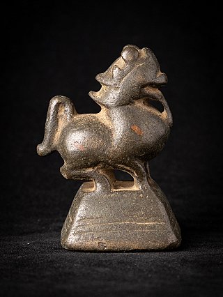 Antiek bronzen opiumgewicht, dierfiguur in zijaanzicht met opkrullende staart