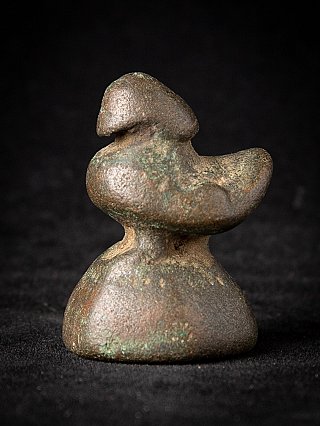 Bronze-Opiumgewicht aus Burma (Myanmar), 19. Jh., Dreiviertelansicht mit grüner Patina