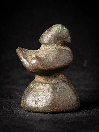 Opiumgewicht aus Myanmar in Bronze, 19. Jh., Seitenansicht mit auskragender Form