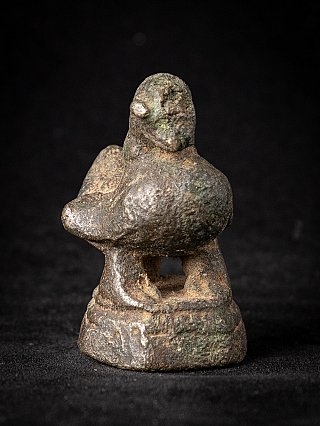 Antikes Opiumgewicht aus Bronze aus Myanmar, Dreiviertelansicht mit grüner Patina