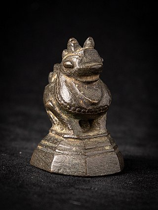 Bronze-Opiumgewicht (19. Jh.) aus Burma, schräges Vorderansicht mit Kopf und Brust