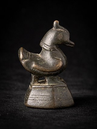 Antique Burmese bronze opium weight shaped as a bird, side profile with beak