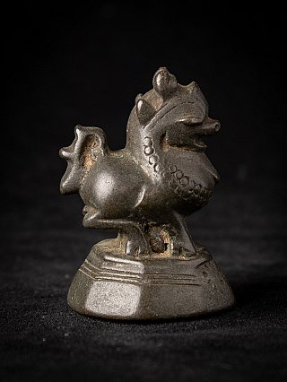 Opiumgewicht aus Bronze aus Myanmar, Tierfigur in rechter Seitenansicht auf Sockel