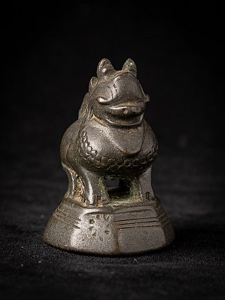 Bronze-Opiumgewicht aus Burma, Dreiviertelansicht von vorn mit Kopf und Brust