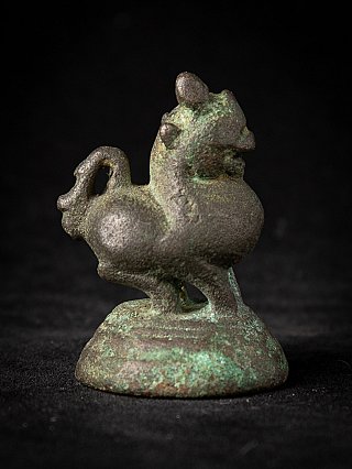 Bronze opium weight (18th century) from Burma, right side view of the animal on base