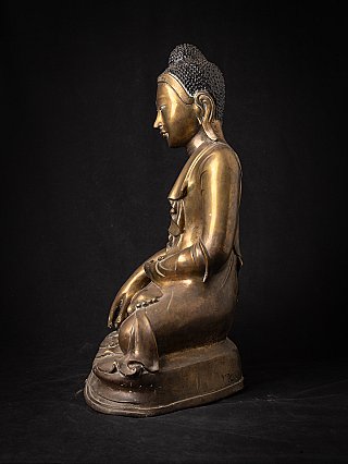 Sitzende Mandalay-Buddha-Statue aus Bronze, Seitenansicht im Profil