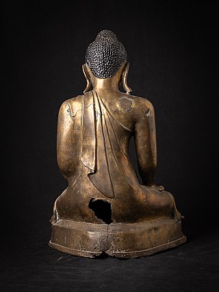 Antike Buddha-Statue aus Bronze aus Burma, Rückansicht mit Gewandfalten und Öffnung im Rücken