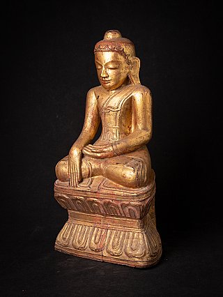 Hölzerne Shan-Buddha-Statue aus Myanmar mit Vergoldung, sitzend auf Sockel, Dreiviertelansicht links