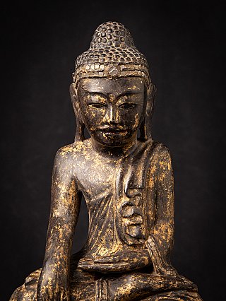 Antike hölzerne burmesische Buddhafigur
