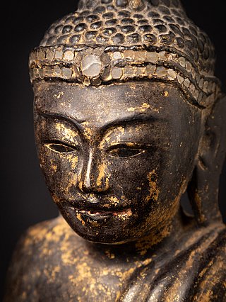 Antike hölzerne burmesische Buddhafigur