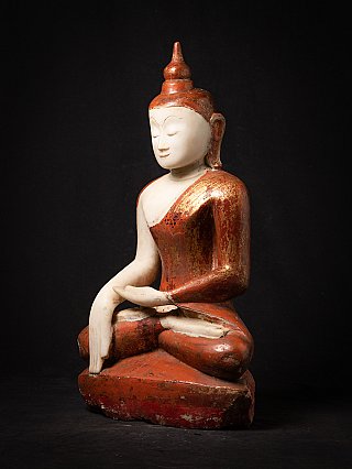 Sitzende Buddha-Statue aus Marmor (Burma, Ava), Dreiviertelansicht mit roter und goldener Fassung