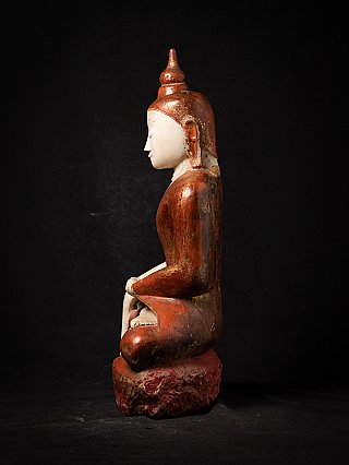 Buddha-Statue aus Marmor aus Myanmar, sitzende Seitenansicht im Profil mit hoher Kopfspitze