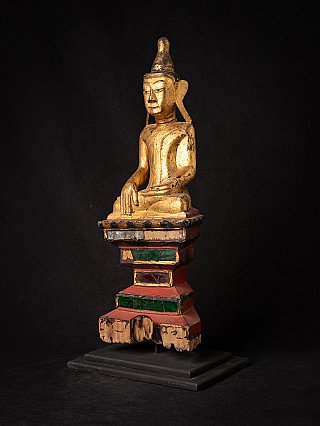 Shan-Buddha-Statue aus Myanmar, Dreiviertelansicht mit vergoldetem Körper und Sockel