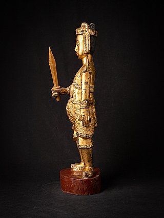 Burmesische Nat-Figur aus Holz mit Schwert, Seitenansicht im Profil