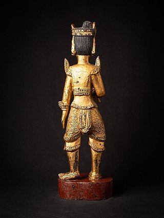 Hölzerne Nat-Statue aus Myanmar, Rückansicht mit Kopfschmuck und Gewanddetails