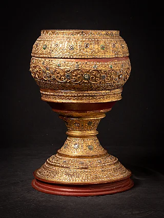 Burmese lacquerware offering vessel, Mandalay period, 19th century, full view