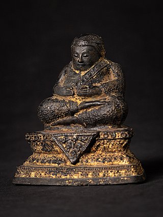 Budai statue in Thai bronze, three-quarter view showing hands at the belly and worn gilding