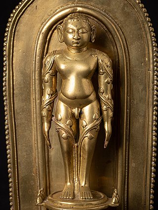 Front detail of the standing figure in arched niche, with feet on the round platform
