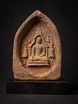 Burmese Pagan votive tablet (12th century) with seated Buddha in arched niche, front view