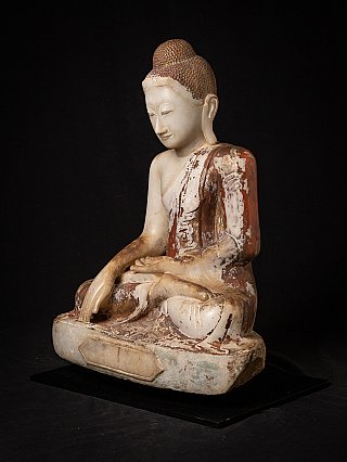 Mandalay-Buddha-Statue aus Marmor, Burma (Myanmar), Dreiviertelansicht mit Sockel