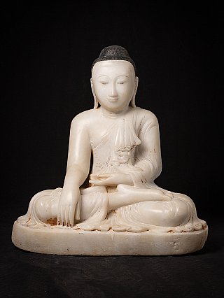 Marmor-Buddha-Statue aus Burma (Mandalay), sitzend in Bhūmisparśa-Mudrā, frontal