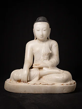 Marmor-Buddha-Statue aus Burma (Mandalay), sitzend in Bhūmisparśa-Mudrā, frontal