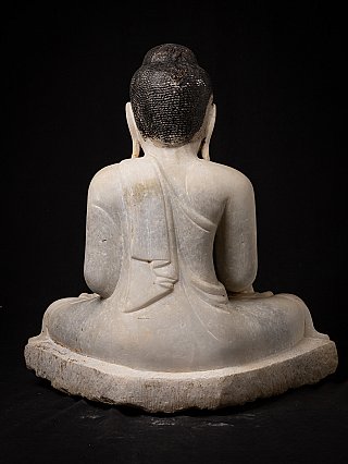 Rückansicht der Mandalay-Buddha-Statue aus Marmor, Myanmar, Rücken und Haarpartie