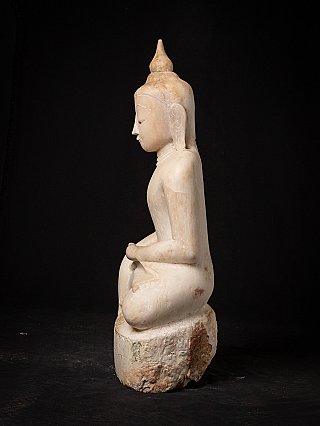 Sitzende burmesische Buddha-Statue aus Marmor mit spitzer Ushnisha, linke Seitenansicht
