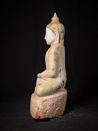 Buddha-Statue im Shan-Stil aus Marmor, linke Seitenansicht der sitzenden Haltung