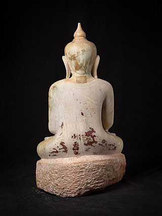 Antike Marmor-Buddha-Statue aus Burma, Rückansicht mit Abnutzung an Rücken und Sockel