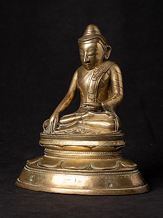 Buddha statue from Burma (Myanmar) in Shan style, three-quarter view on lotus base