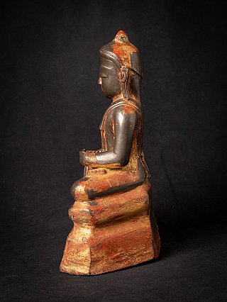 Sitzende Buddha-Statue aus Bronze (Myanmar), Seitenansicht mit langen Ohrläppchen