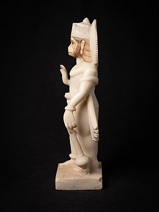 Marmeren Hanuman in zijaanzicht, met ronde halo en een knots langs het been