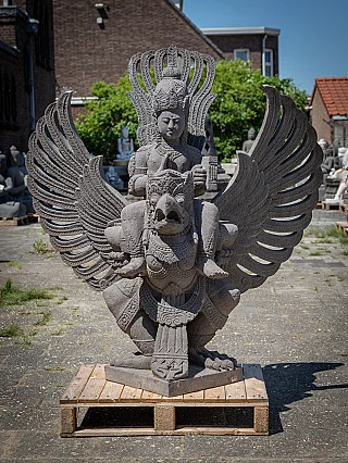 Spezielle Vishnu Figur auf Garuda-Vogel aus Lavastein