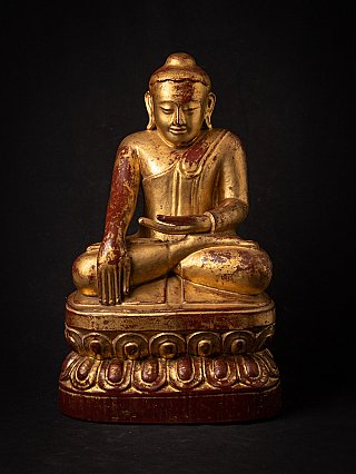 Burmesische Buddha-Statue aus Holz, vergoldet, sitzend in Bhūmisparśa-Mudrā auf Lotossockel, Frontalansicht