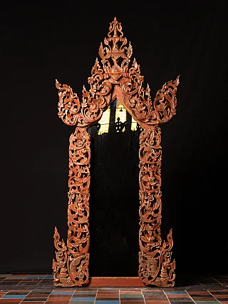 Großer antiker burmesischer Spiegel im Holzrahmen