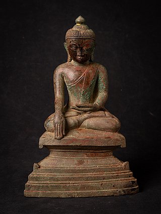 Bronze-Buddha-Statue aus Birma (Ava-Periode), Sitzhaltung in Bhumisparsha-Mudra, Frontansicht