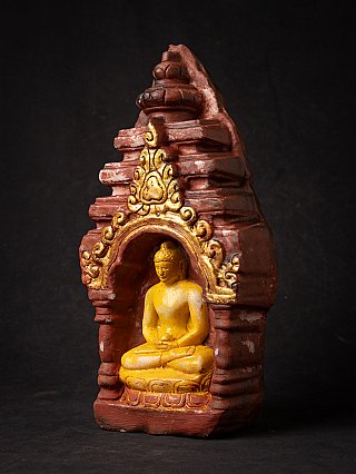 Buddha statue in marble from Thailand in niche, three-quarter left view with gilded arch