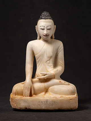 Burmesische Buddha-Statue aus Marmor, sitzend in Bhūmisparśa-Mudrā, Frontalansicht
