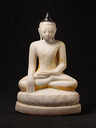 Burmesische Buddha-Statue aus Marmor, sitzend in Bhūmisparśa-Mudrā, Frontalansicht