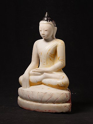 Marmor-Buddha-Statue aus Burma, Dreiviertelansicht mit Lotussockel und Gewandfalten