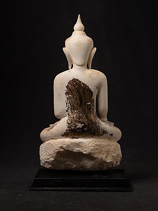 Buddha-Statue aus Marmor aus Burma, Rückansicht mit dunkler Verfärbung am Rücken