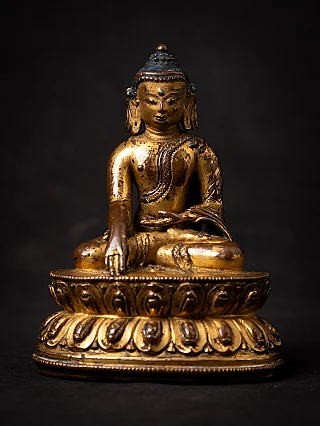 Gilt and lacquered Tibetan Shakyamuni Buddha statue seated, full front view on lotus base