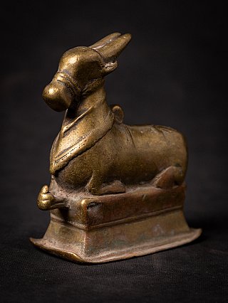 Nandi-Stier aus indischer Bronze, Dreiviertelansicht links mit Sockel