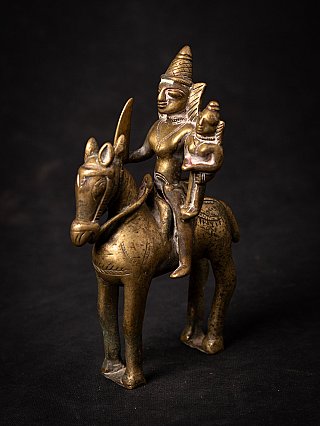 Antiek Indiaas bronzen paard met ruiter, driekwartaanzicht links met zwaard en bijfiguur