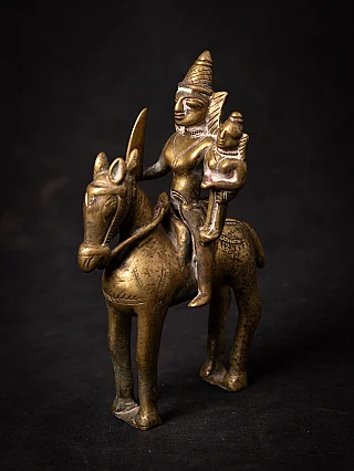 Antiek Indiaas bronzen paard met ruiter, driekwartaanzicht links met zwaard en bijfiguur